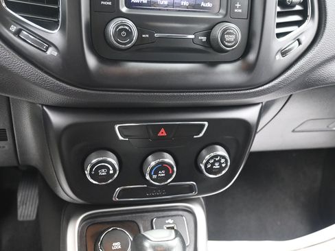 Used 2018 Jeep Compass Latitude AWD/4WD image 29
