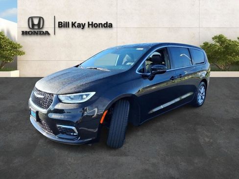 Used 2026 Chrysler Pacifica Limited FWD image 7