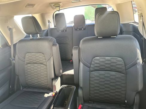 Used 2025 Nissan Pathfinder SV w/ SV Premium Package AWD/4WD image 19