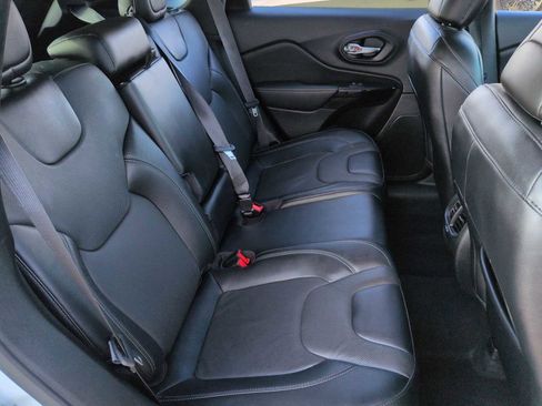 Used 2023 Jeep Cherokee Altitude Lux image 21