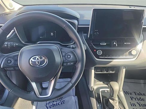 Used 2024 Toyota Corolla Cross XLE w/ Convenience Package AWD/4WD image 10