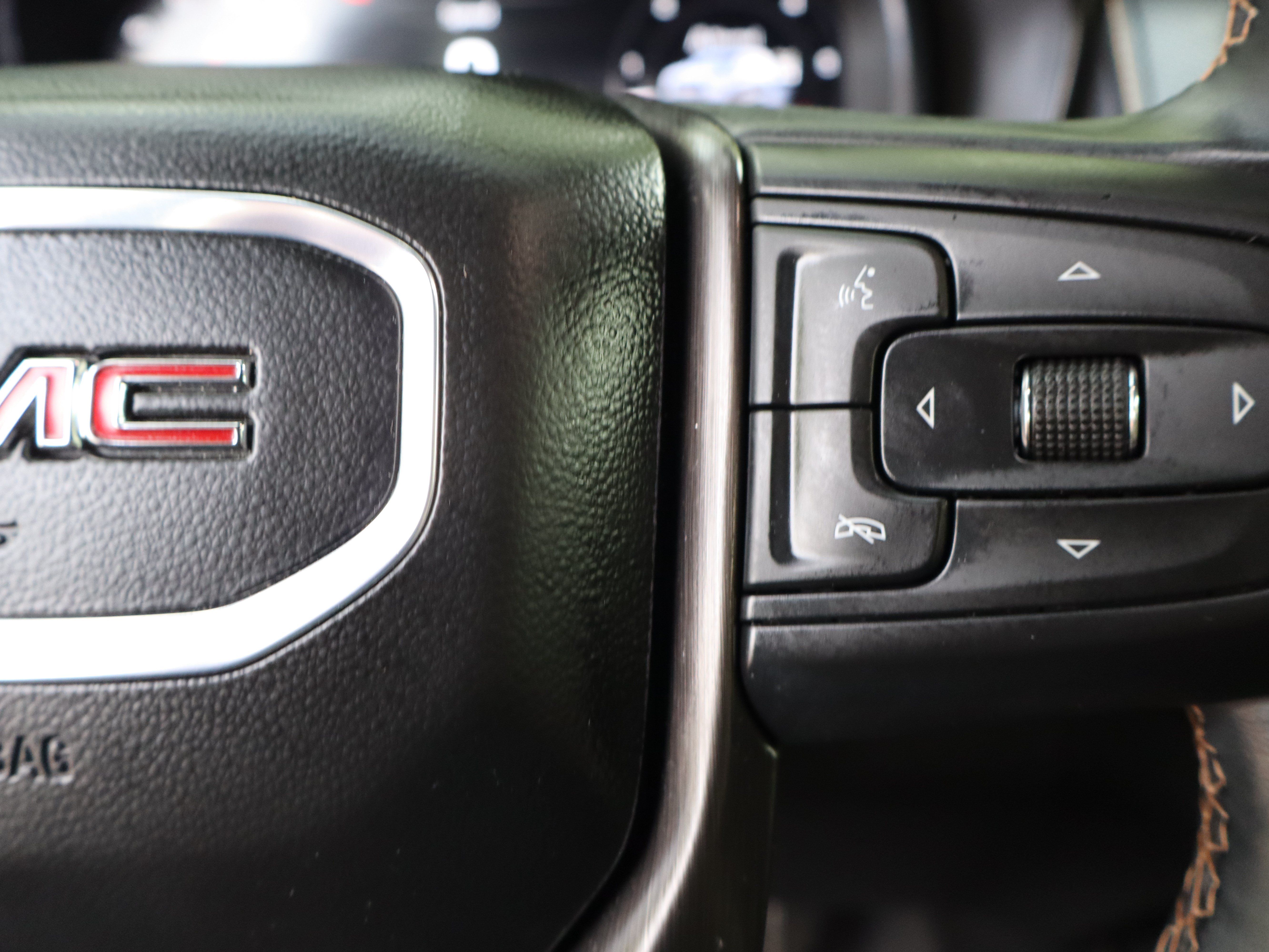 Used 2024 GMC Yukon AT4 w/ Technology Package AWD/4WD image 30