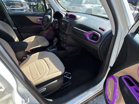 Used 2020 Jeep Renegade Latitude w/ UConnect 8.4 Nav Group AWD/4WD image 19