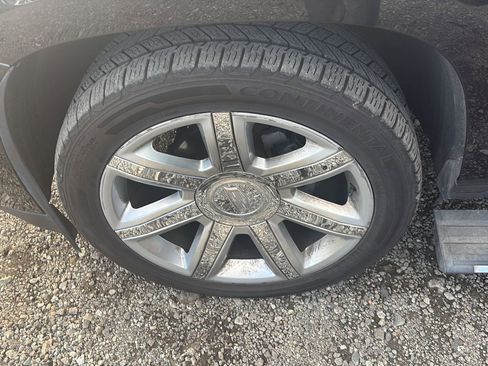 Used 2017 Cadillac Escalade Premium Luxury image 26