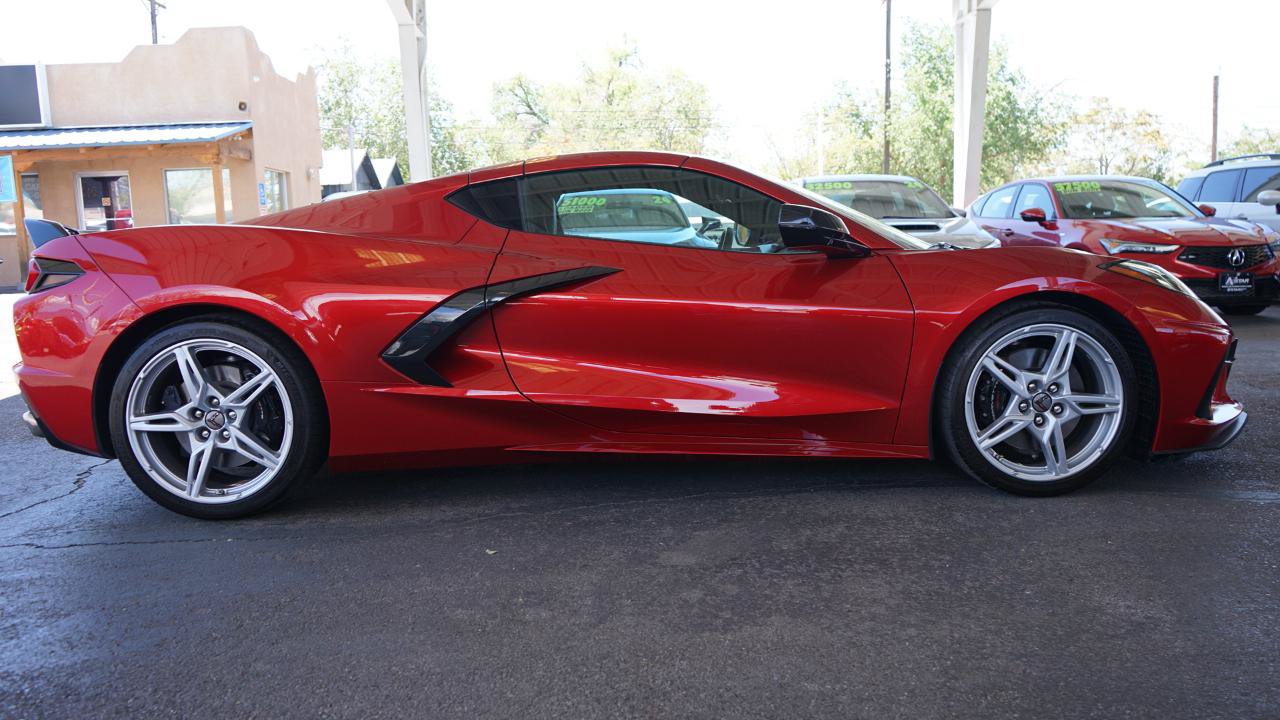 Used 2021 Chevrolet Corvette Stingray Preferred Cpe w/ Z51 Performance Package RWD image 2
