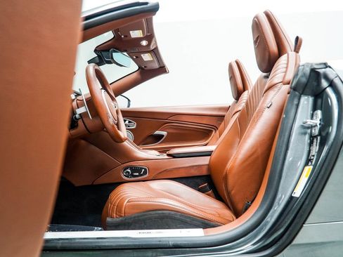 Used 2019 Aston Martin DB11 Volante RWD image 54