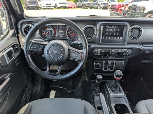 Used 2019 Jeep Wrangler Unlimited Sport S AWD/4WD image 16