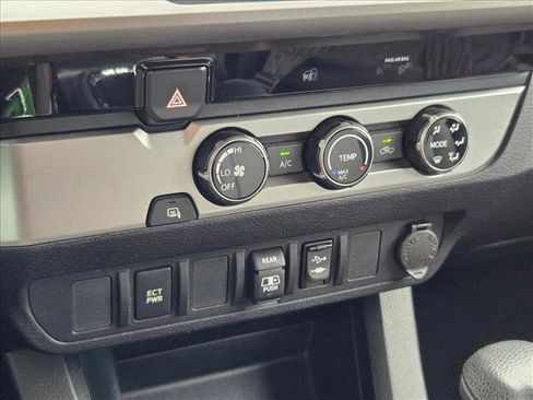 Used 2018 Toyota Tacoma SR5 image 13