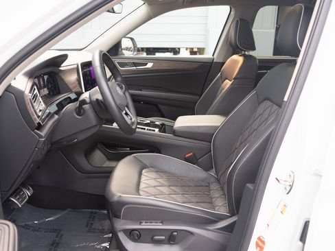 Used 2024 Volkswagen Atlas SEL Premium R-Line image 12