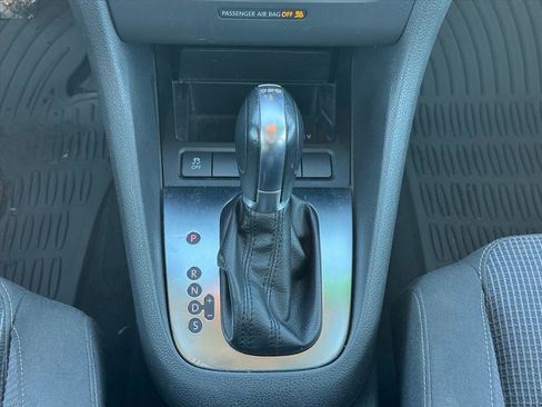 Used 2013 Volkswagen Golf TDI image 10