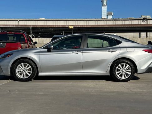 Used 2025 Toyota Camry LE image 6