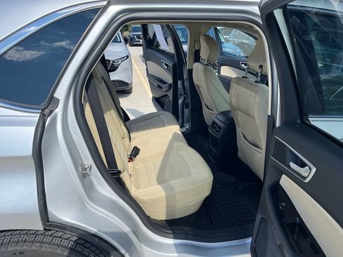 Used 2019 Ford Edge SEL AWD/4WD image 14