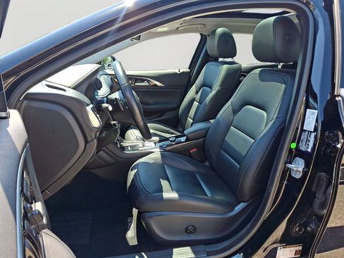 Used 2018 INFINITI QX30 Premium w/ Navigation Package AWD/4WD image 14