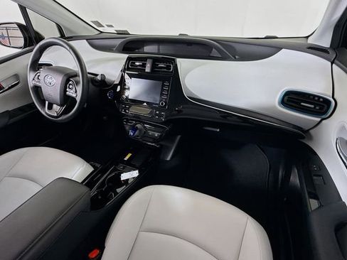 Certified 2022 Toyota Prius XLE image 26