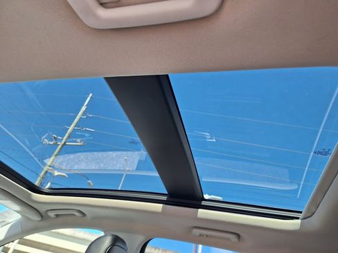 Used 2022 Ford Edge Titanium w/ Class II Trailer Tow Package image 10