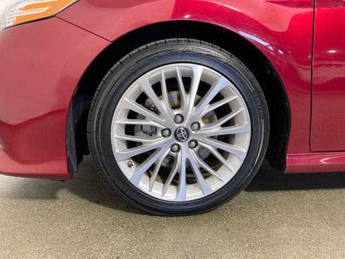 Certified 2018 Toyota Camry XLE FWD image 11