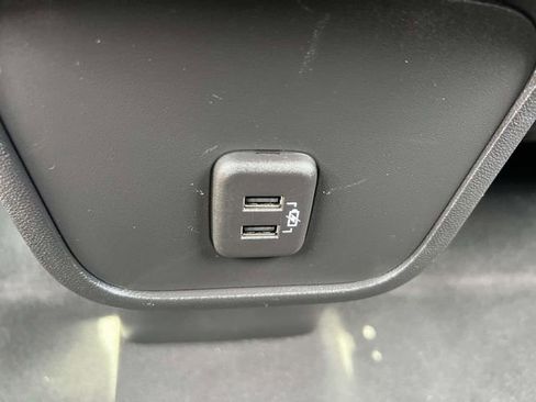 Used 2023 GMC Terrain SLE w/ Driver Convenience Package image 13