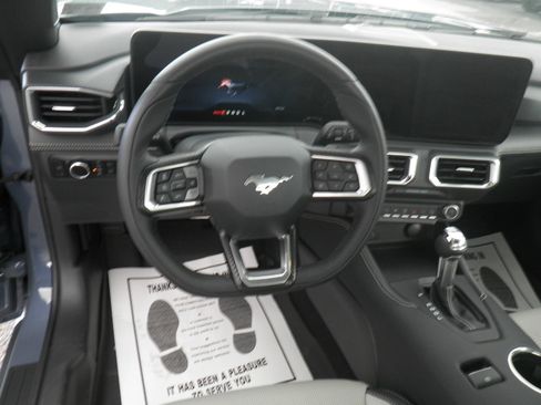 Used 2025 Ford Mustang Premium image 17