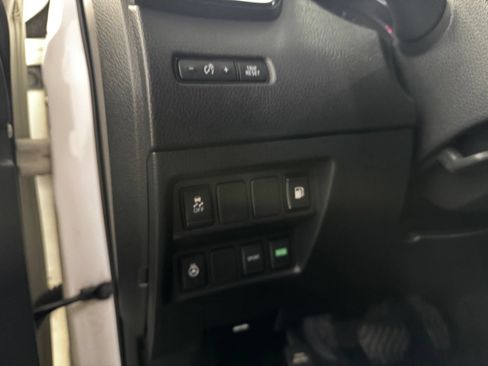 Used 2020 Nissan Rogue S FWD image 21