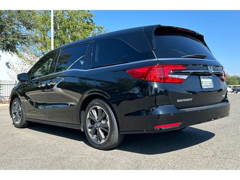 Certified 2024 Honda Odyssey Elite image 3