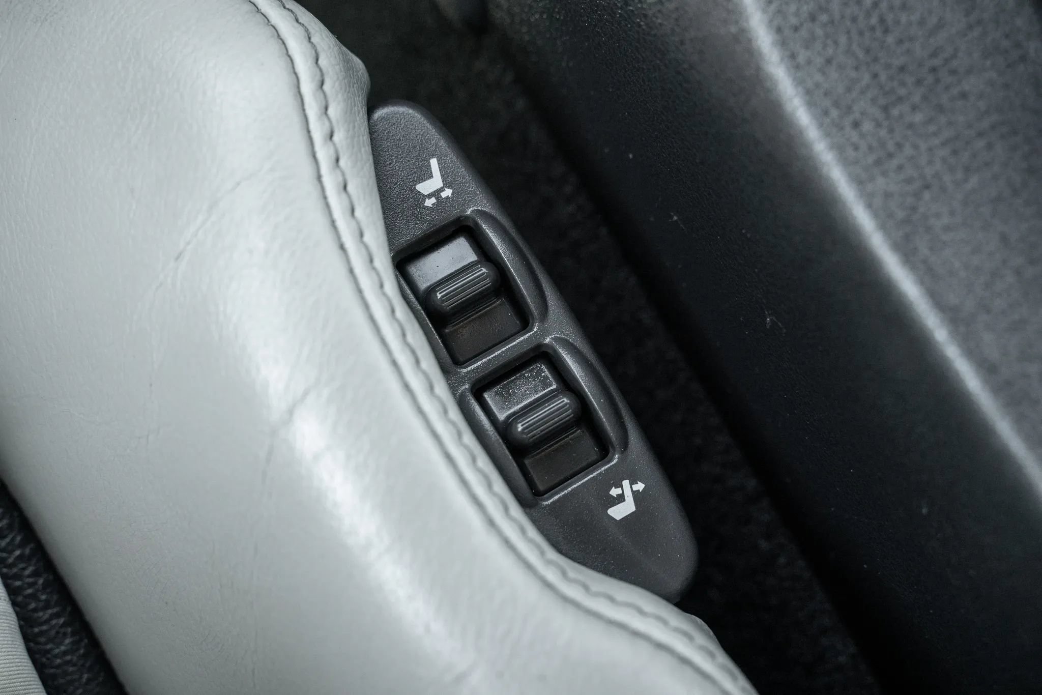 Used 2010 Nissan 370Z Touring w/ Sport Pkg RWD image 18