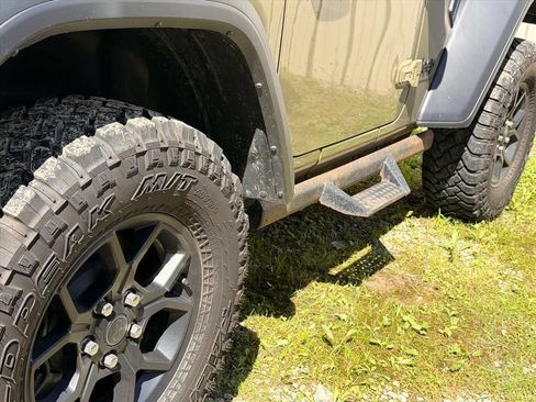 Used 2025 Jeep Wrangler Sport AWD/4WD image 18