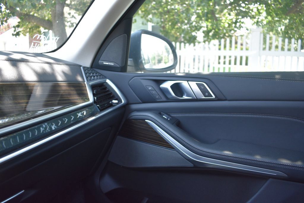 Used 2025 BMW X7 xDrive40i AWD/4WD image 19