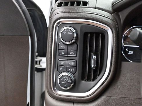 Used 2022 GMC Sierra 1500 SLT AWD/4WD image 29