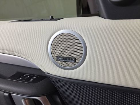 Used 2024 Land Rover Discovery Dynamic SE AWD/4WD image 27
