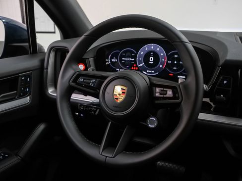 Used 2024 Porsche Cayenne image 30