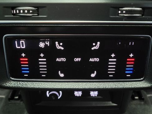 Used 2019 Audi Q8 Premium Plus image 22