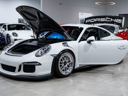 Used 2016 Porsche 911 GT3 RS image 34