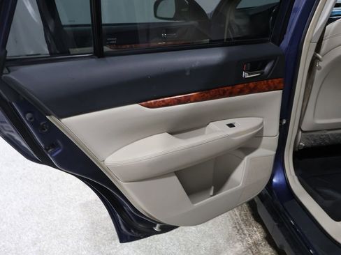 Used 2011 Subaru Outback 2.5i Limited image 20