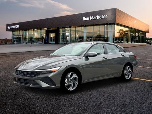 New 2026 Hyundai Elantra Limited FWD image 2