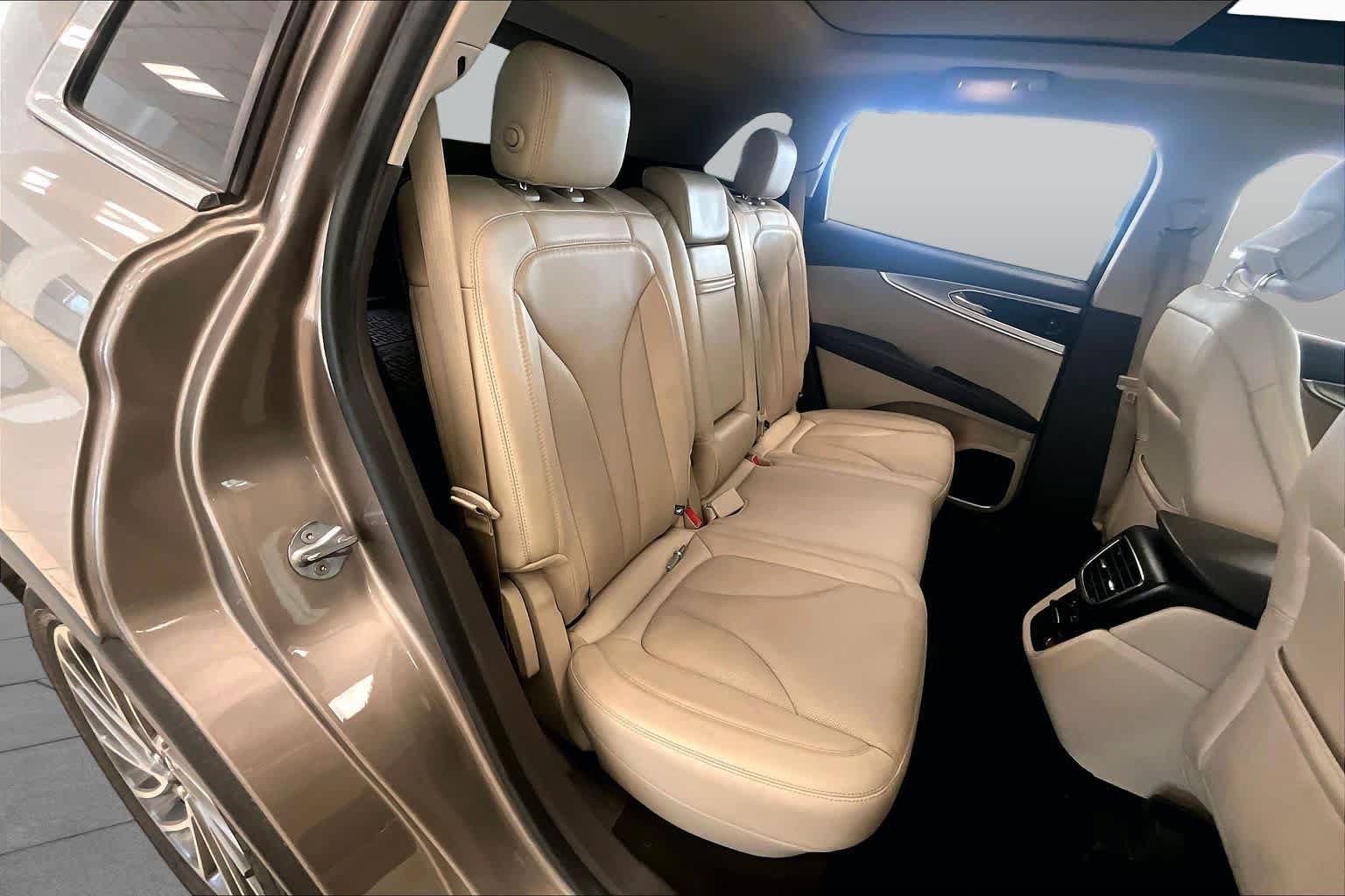Used 2019 Lincoln Nautilus Reserve FWD image 19
