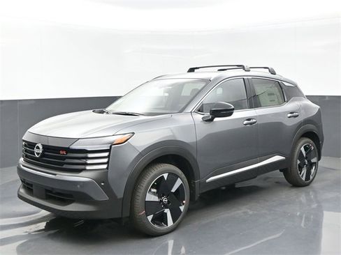 Used 2026 Nissan Kicks SR image 1