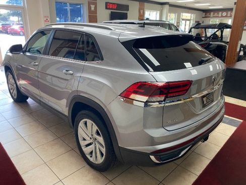 Used 2022 Volkswagen Atlas Cross Sport SE AWD/4WD image 3