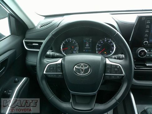 Certified 2022 Toyota Highlander LE image 12