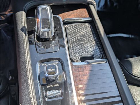 Used 2016 Volvo XC90 T8 Momentum w/ Vision Package image 27