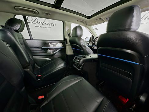 Used 2024 Mercedes-Benz GLS 580 4MATIC image 32