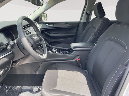 Used 2023 Jeep Grand Cherokee Laredo w/ Luxury Tech Group I AWD/4WD image 27