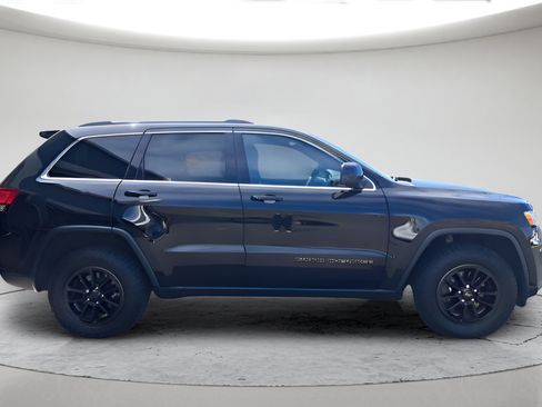 Used 2020 Jeep Grand Cherokee Laredo AWD/4WD image 2