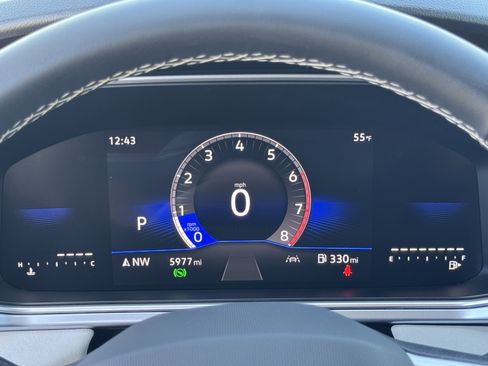 Used 2025 Volkswagen Taos SE image 23