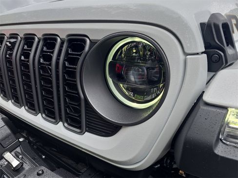 New 2025 Jeep Wrangler Unlimited Rubicon 392 image 31