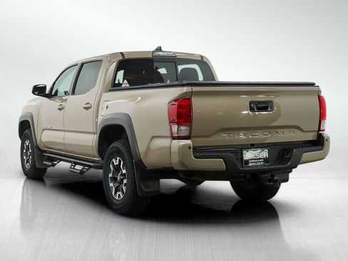 Used 2017 Toyota Tacoma TRD Off-Road w/ Premium & Technology Package AWD/4WD image 3