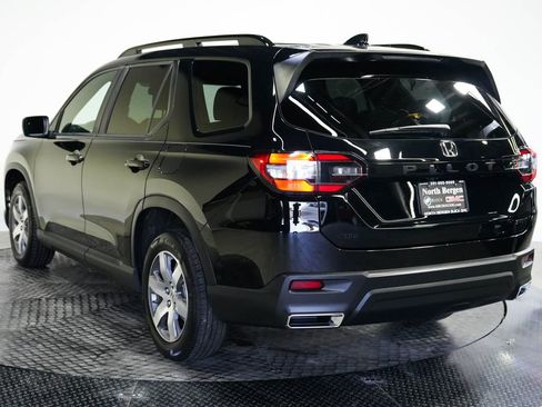 Used 2023 Honda Pilot Sport image 6