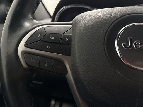 Used 2019 Jeep Grand Cherokee Altitude image 11