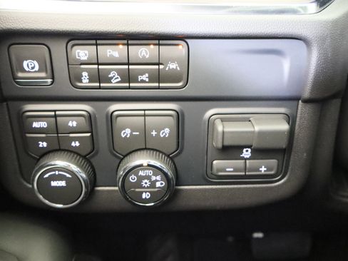 New 2026 Chevrolet Suburban Premier w/ Sun And Tow Package image 34