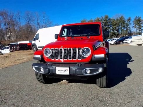 Used 2025 Jeep Wrangler Unlimited Sahara image 3