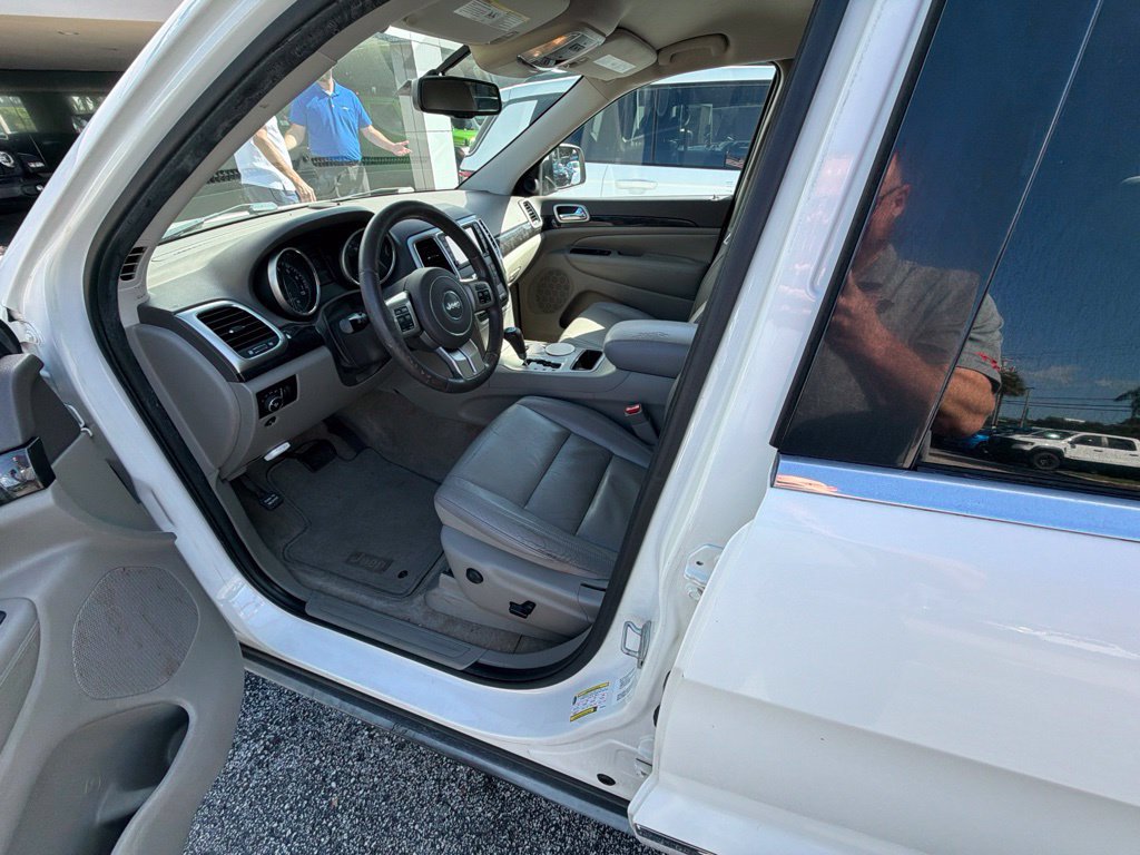 Used 2011 Jeep Grand Cherokee Laredo RWD image 9